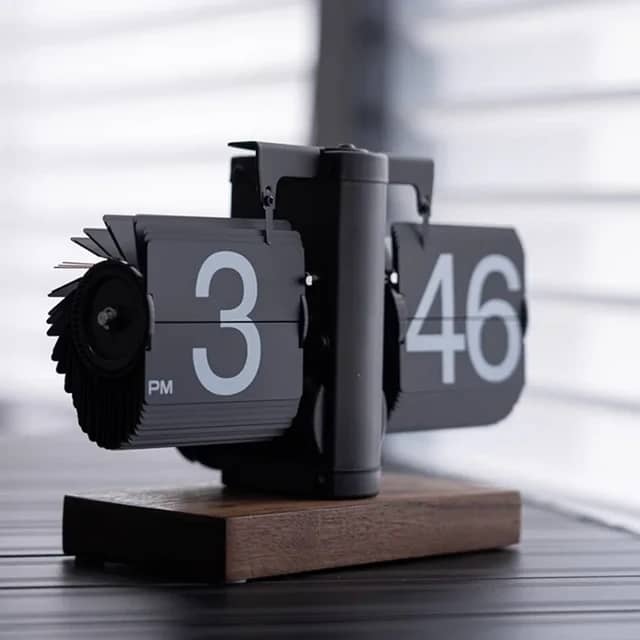 Digital Retro Automatic Turning Tube Clock